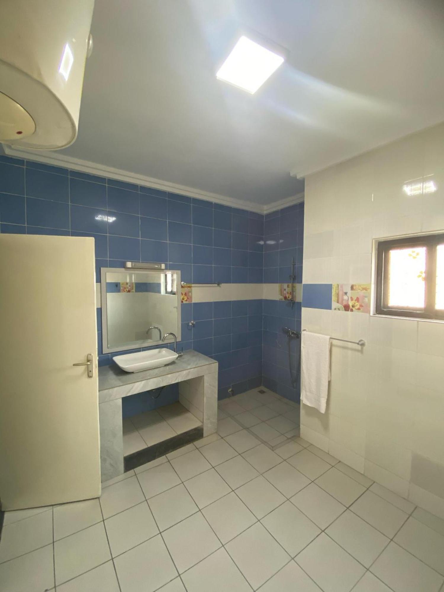 Hotel Yabisso Ломе Экстерьер фото